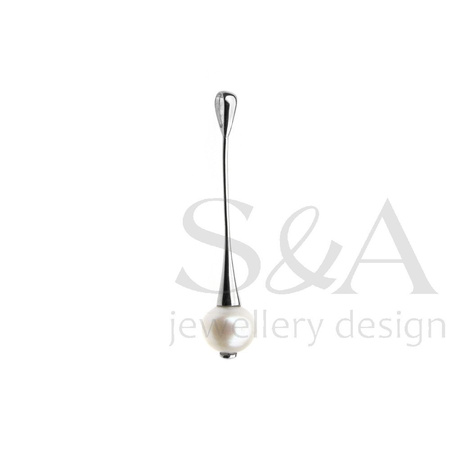 Silver pendant with pearl