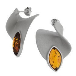 Silver earrings with amber