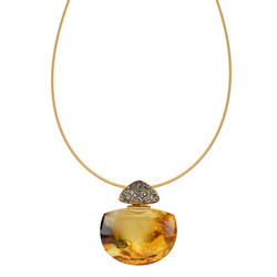 Necklace with amber