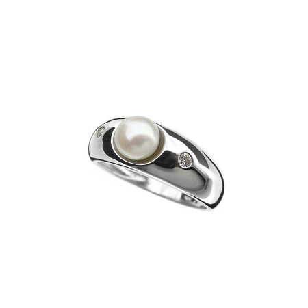 Silver ring with pearl