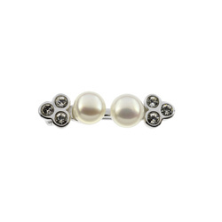 Silver brooch with pearl