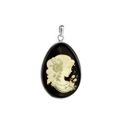 Unique cameo pendant