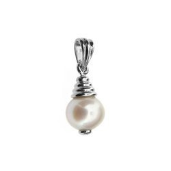 Silver pendant with natural pearl