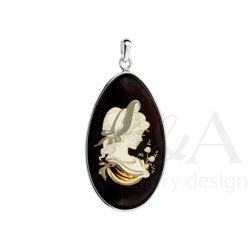 Unique cameo pendant