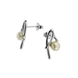 Silver earrings with natural pearl