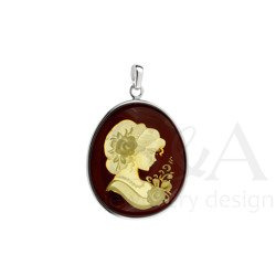 Unique cameo pendant