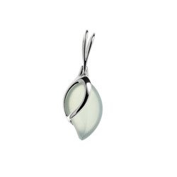 Silver pendant with agate