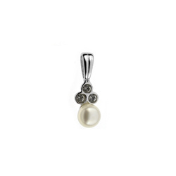 Silver pendant with natural pearl