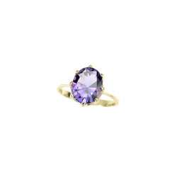 Gold ring with amethyst 